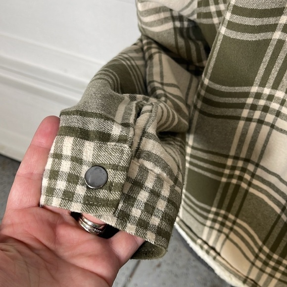 Womens Lucky Brand Flannel Jacket Plaid Sherpa Lined Green Beige Pockets Medium - Picture 6 of 7